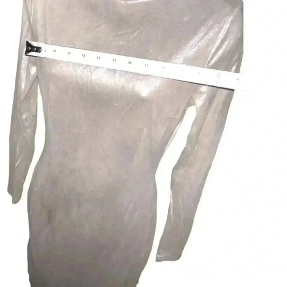 Absolutely Gorgeous Dress. This PICTURE DOES IT NO JUSTICE AT ALL. - Picture 9 of 10